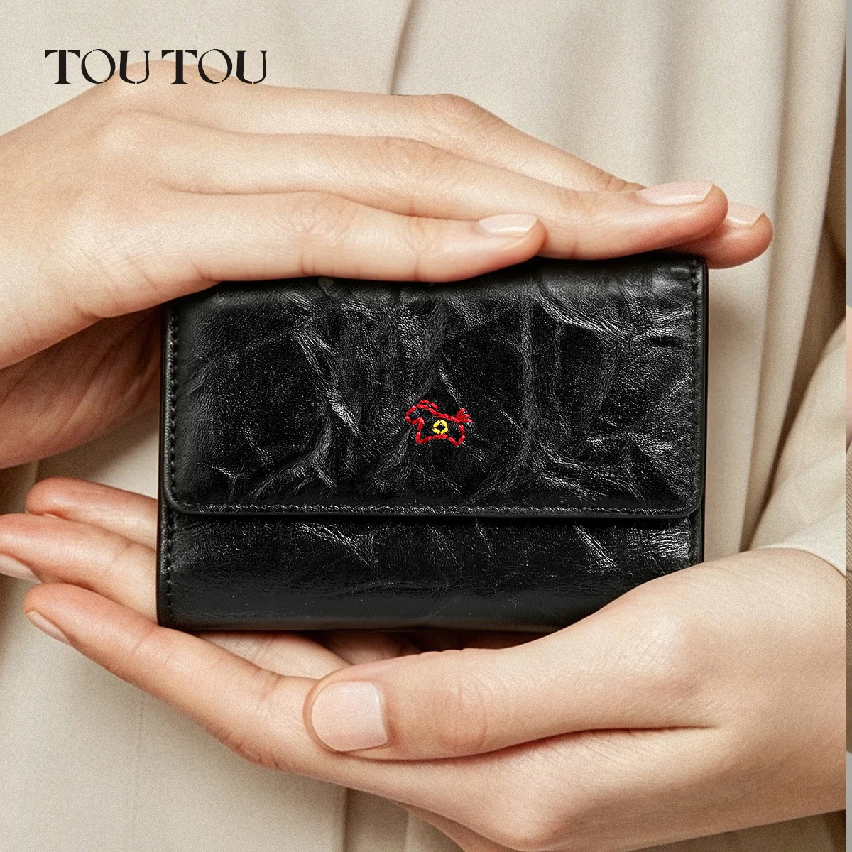 toutou-women's-small-trifold-wallet-black-leather-card-holder-compact-clutch-wallet-with-coin-pocket-and-id-window