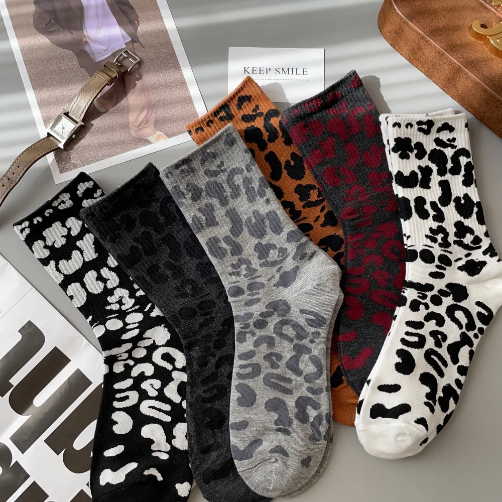 1 pair of colorful leopard print socks, comfortable and cute mid length socks, women's autumn and winter socks