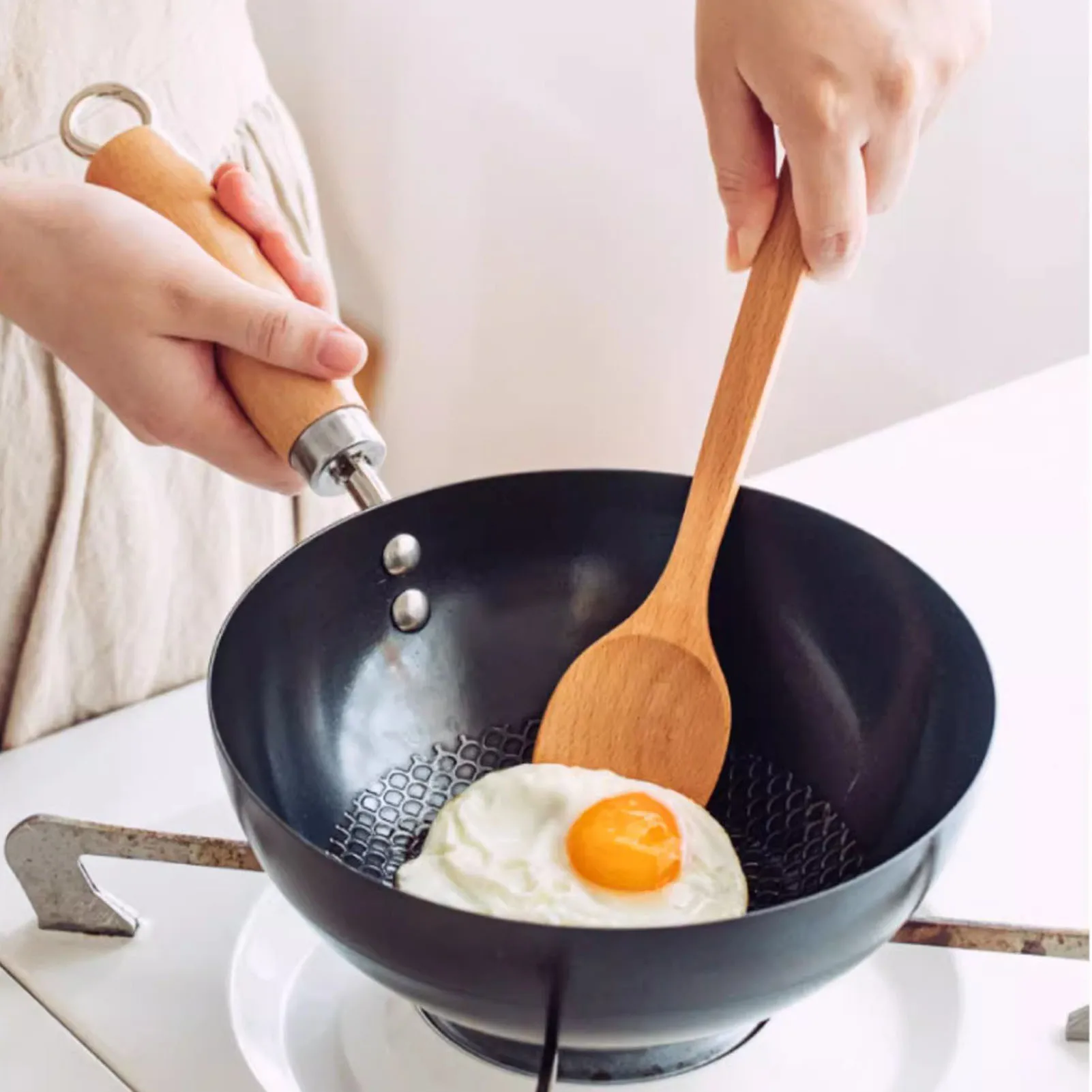 Fry Pan Frying Pan Even Heating  Coating Multifunctional Iron Pot with Convenient Handle for Daily Home Cooking Frying Pan