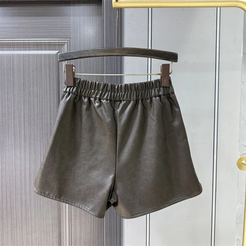 2025 autunno nuovo stile design senso nicchia pantaloncini in pelle PU pantaloncini a trapezio a gamba larga versatili a vita alta da donna