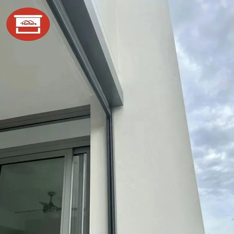 กลางแจ้ง Roller Blinds Pergola ซิปหน้าจอโรงรถผ้าม่านหน้าต่าง Patio Cover มอเตอร์ Zip Track หน้าจอ