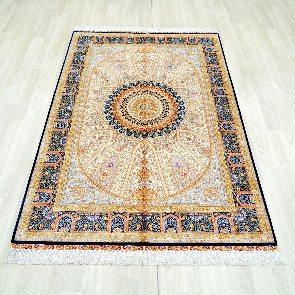 122x183cm Light Blue Silk Rug with Cream Medallion Hand Knotted in China