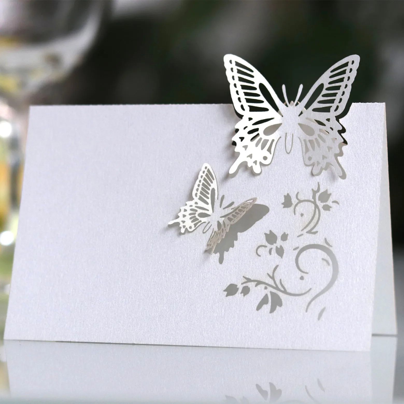 10/20/50Pcs Paper Wedding Table Card Butterfly Kiss Hand Place Card Wedding Party Decoration Favor Marrige Seat Card Table Decor