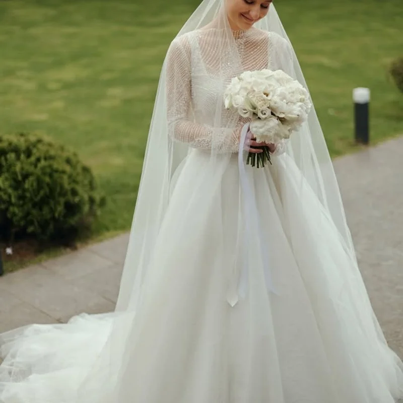 ที่กําหนดเองเงาหรูหรางาช้าง Ball Gown Royal ชุดแต่งงานคริสตัล applique Sweetheart รูปลอกลูกปัดยาวหาง Made Robe De