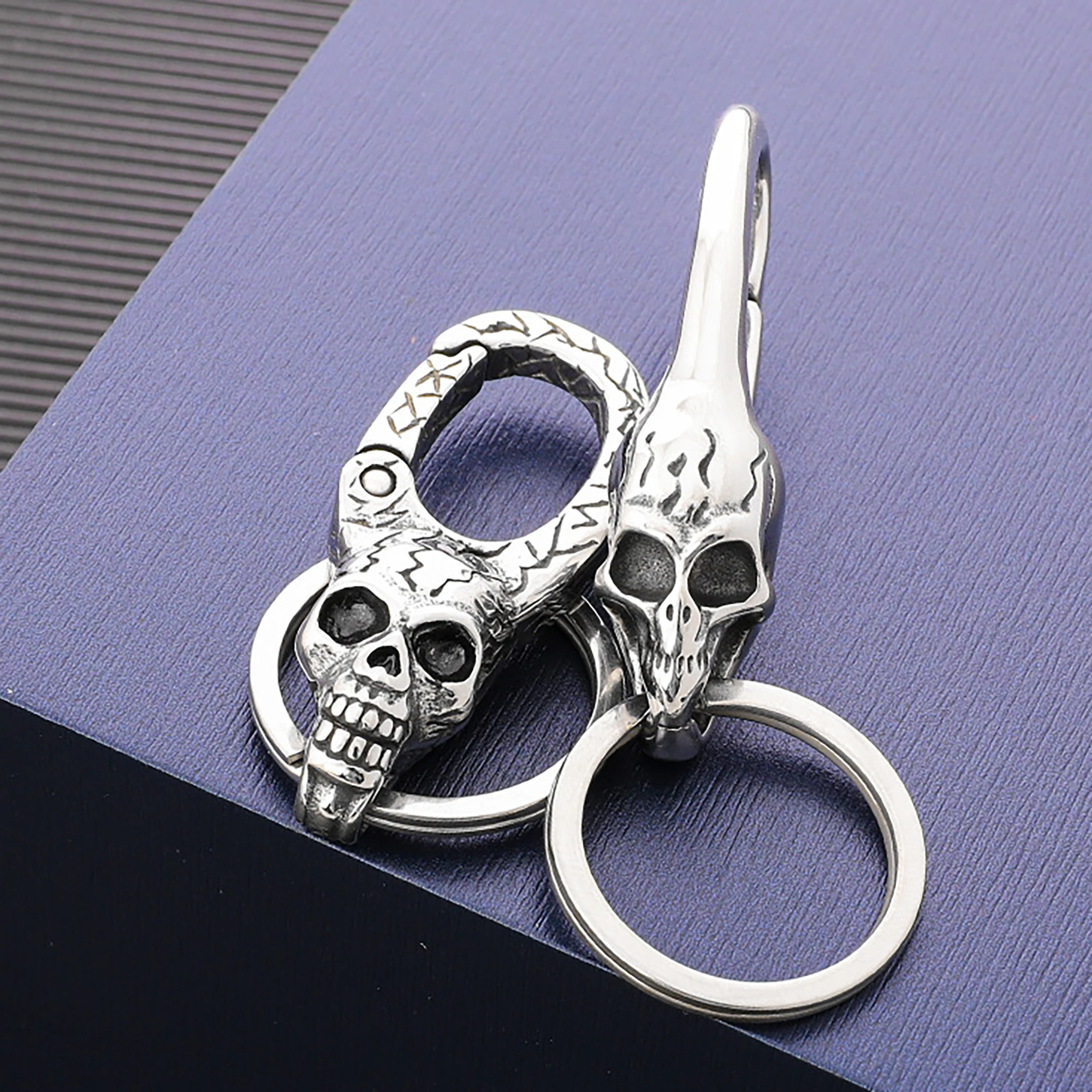 Gothic hippop stainless steel spring snap oval scary pirate skull head hook FOB keychain EDC DIY Halloween gift