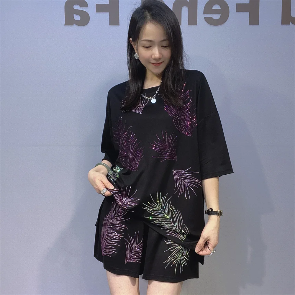 

Summer Women Leaves Diamonds Beaded Ice Silk T-Shirts Rhinestones Short Sleeved Tees Tops + Hot Drilling Elastic Shorts 2Pcs Set