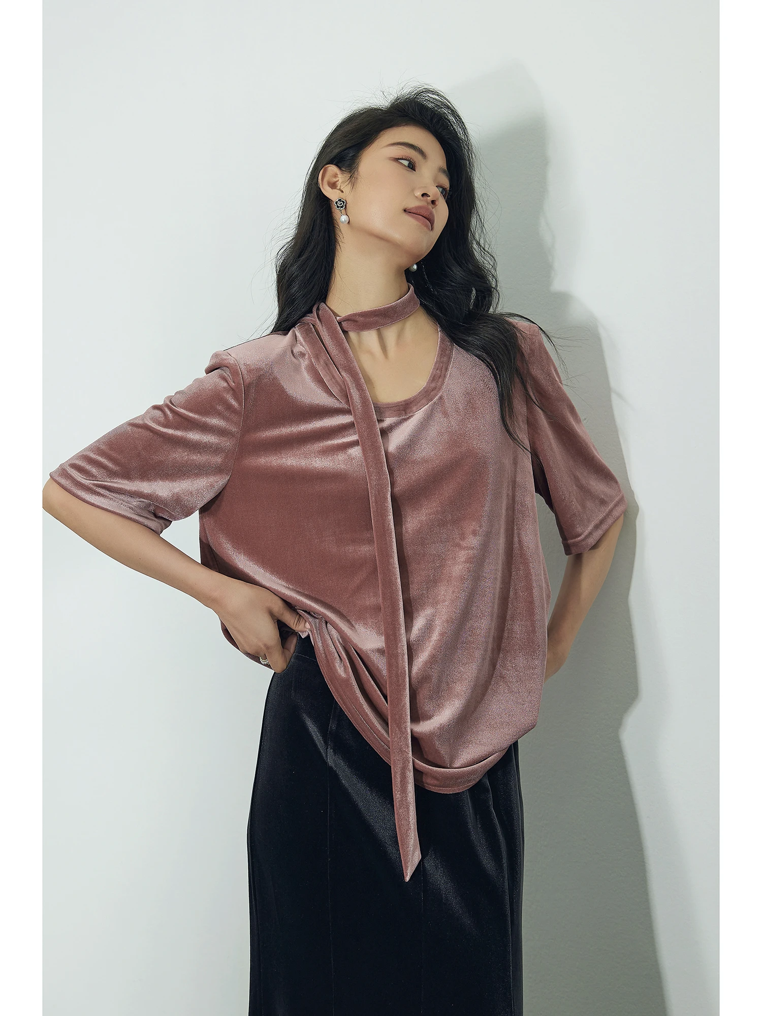 

Женская летняя модная футболка оверсайз из французского бархата с U-образным вырезом, повседневная, универсальная, из бархатной ткани, топы