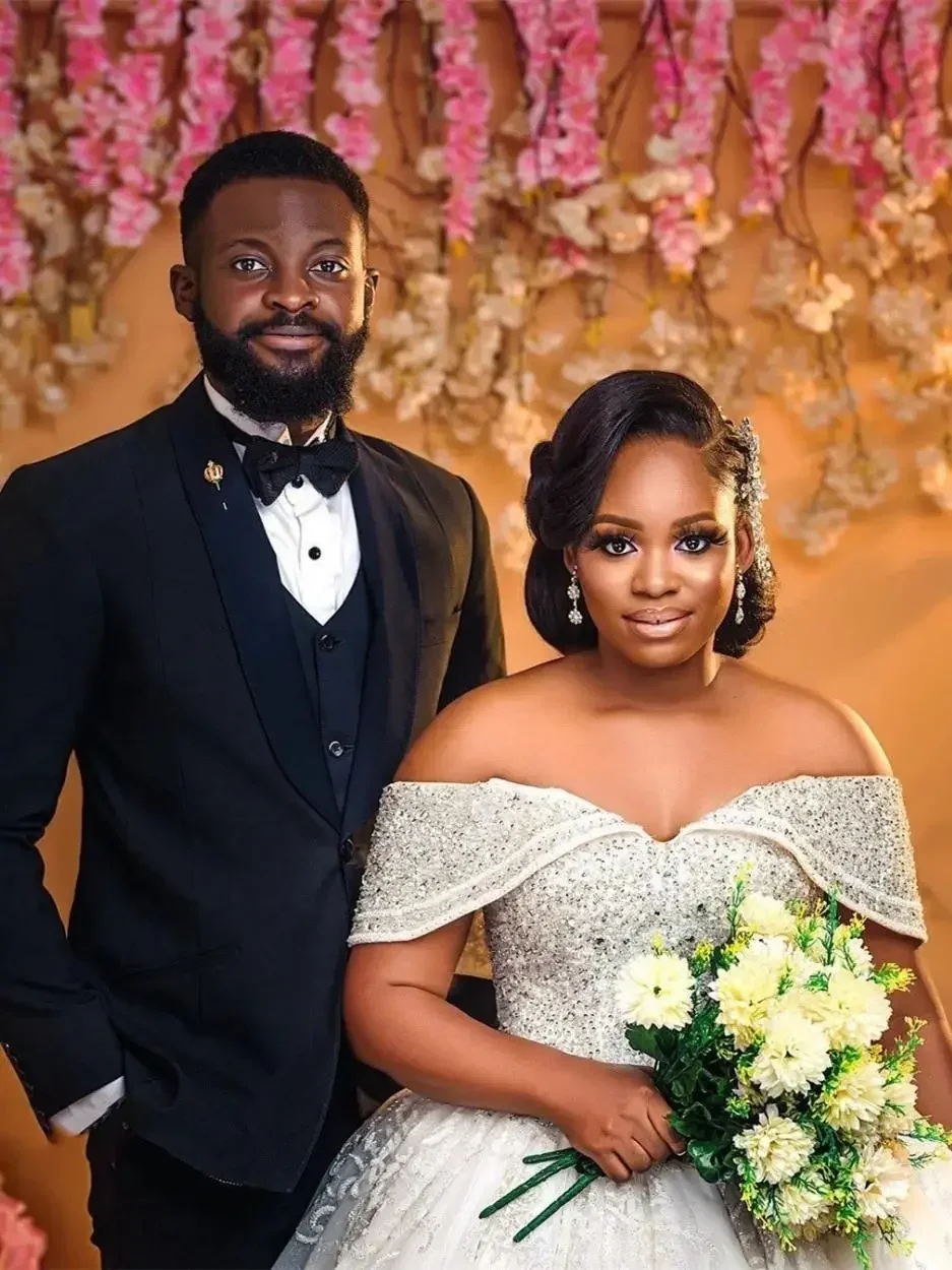 Maßgeschneiderte Ballkleid-Brautkleider, schulterfrei, mit Perlen besetzt, Kristalle, Übergröße, Schnürung am Rücken, Brautrobe de Mariage