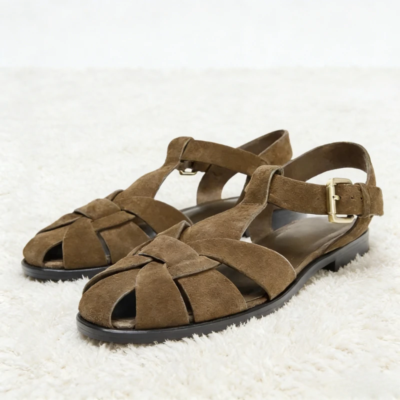 

Luxury Designer Hollow Ankle Strap Flat Sandals for Women Fashion Metal Buckle Gladiator Sandals Comfortable Vacation Beach Shoe