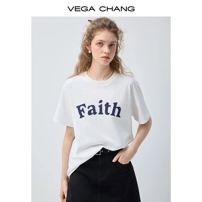 

Новая женская футболка Vega Chang с вышивкой и нашивками, весна-осень, со спущенным плечом, универсальная, свободного кроя, с коротким рукавом