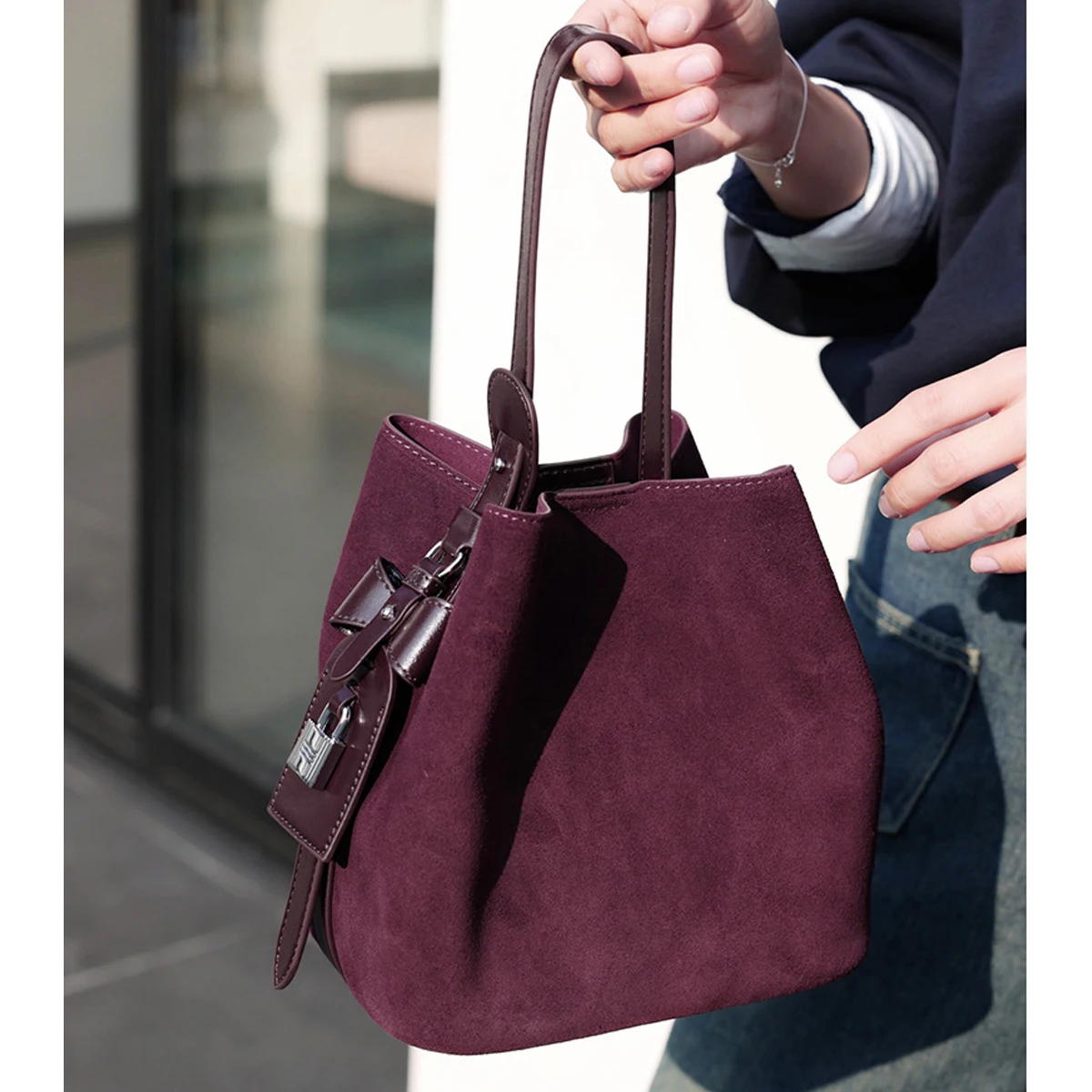 

2025 Vintage Suede Women's Bucket Bag Matte Cowhide Leather Tote Shoulder Bag Handle Luxury High-End Commuter Purse for Ladies