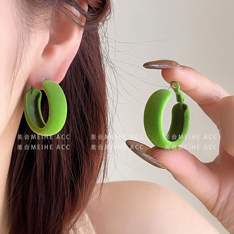 GANPUP Niedliche Bunte Runde Creolen für Damen, Modischer Neuer Piercing-Schmuck, Accessoire, Geschenk für Party und Urlaub. – Detail 1
