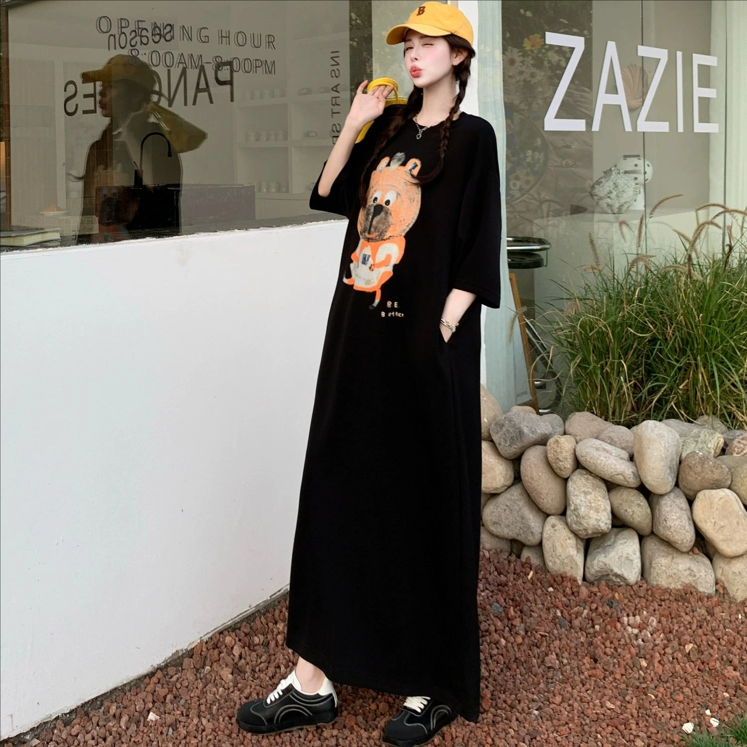 ชุดเดรสแขนสั้นลําลองผู้หญิงหลวมฤดูร้อนสไตล์ใหม่ไหล่ตรงยาวกระโปรงคลุมเข่าเสื้อยืดชุดยาว