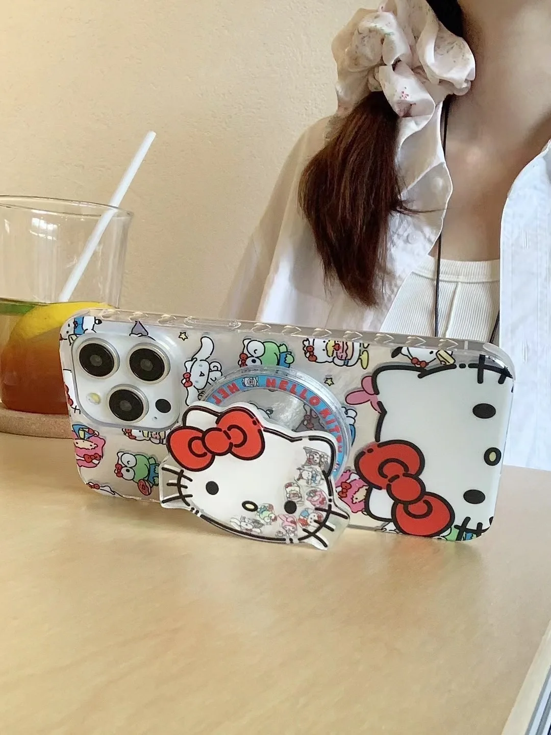 Śliczne etui Hello Kitty Kuromi Cartoon Magsafe Wireless Charge Case do iPhone'a Etui do iPhone'a 15 14 13 12 Pro Max KT Magnetic Stand