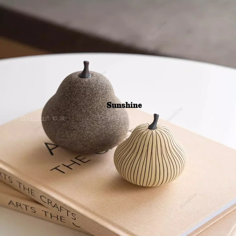 Yi ceramic pear ornament, desktop decoration couple gift, hotel and homestay creative crafts