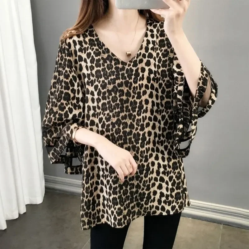 

Female Clothing Sexy Leopard Shirt Elegant V-Neck Spring Summer 3/4 Sleeve Chiffon Casual All-match Gauze Spliced Blouse B56