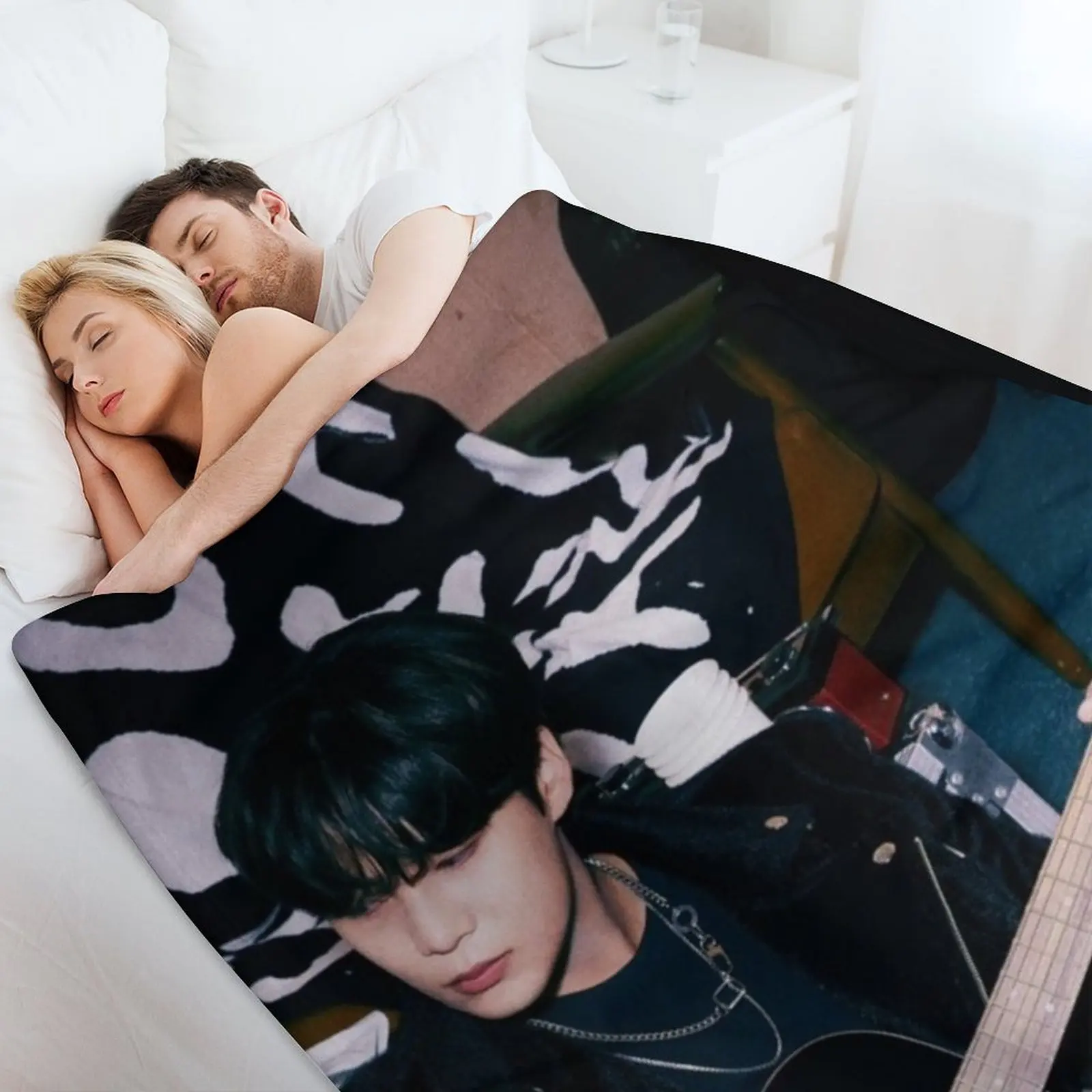 JONGHO ATEEZ - بطانية رمي الصخور للمسرح الخلفي من الكون ريتروس، بطانيات صيفية رفيعة من القطيفة #4