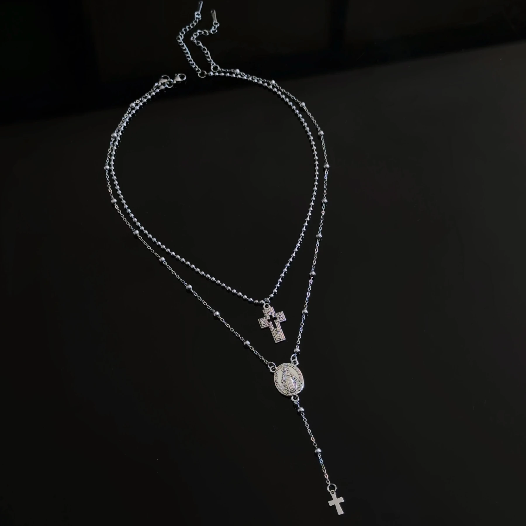2-teiliges Set Gotisches Jesus-Kreuz-Anhänger Mehrschichtige Kette Silberfarbene Choker-Halskette für Frauen 2026 Trendiger Charm-Halsschmuck