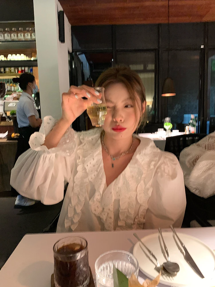 

Elegant White Lace Shirt Women's Fashion 2025 Autumn New Style Cotton Pure Color French Style V-neck Long Sleeve Straight Cut