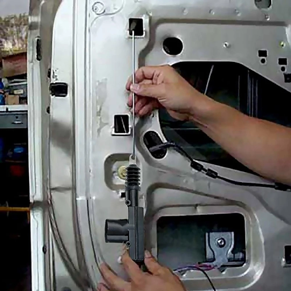 12V 범용 4도어 자동차 중앙 잠금 시스템 (액추에이터 포함) 433MHz, 2개의 3버튼 리모컨 및 키 블랭크 포함