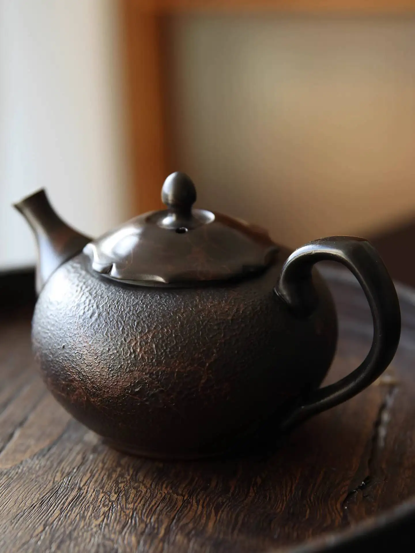 Collectible Japanese Tsubaki-Yaki Ware By Master Kato Tadashiro, Marble-Patterned Hanging Algae-Patterned Teapot From Kōsen Kiln