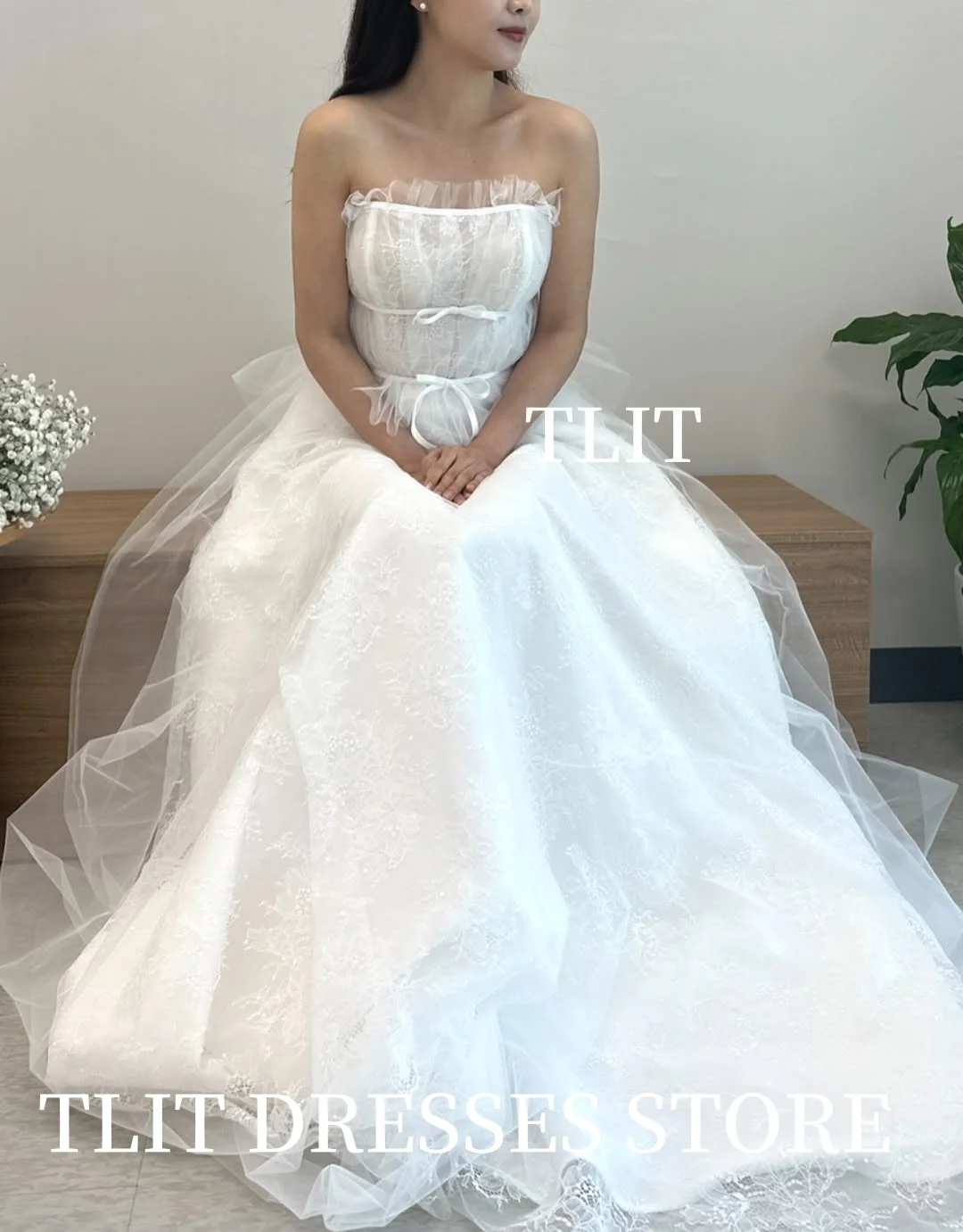 TLIT Elegante weiße Seidentüll-Hochzeitsparty-Kleider Korea Fotoshooting Drapierte trägerlose Schleifen Brautkleider Maßgeschneiderte formelle Frauen