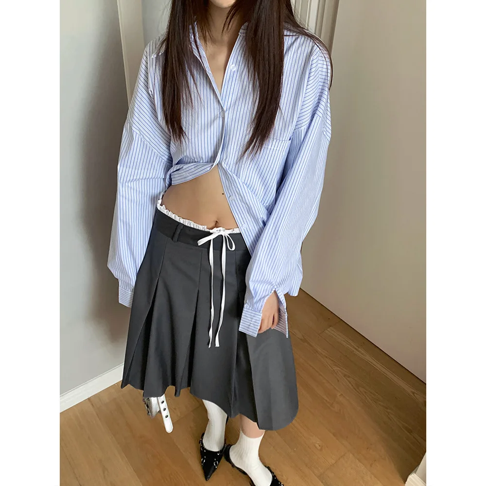 بسيطة، كاجوال، خطوط زرقاء، مزاج راقي، قميص بأكمام طويلة، بلوزة فضفاضة متوسطة الطول بصدر واحد