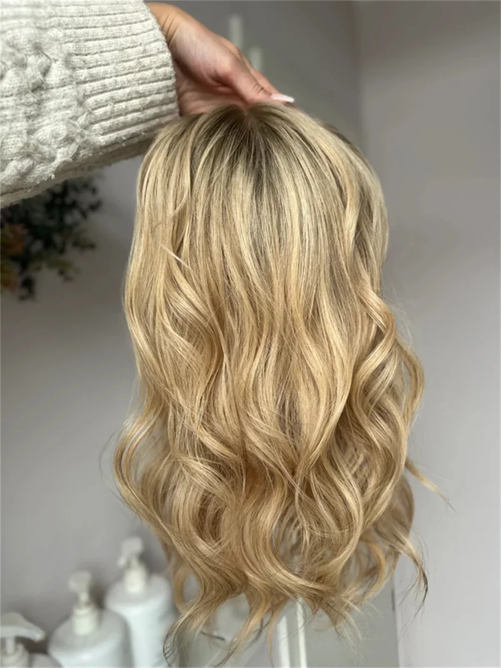 Rooted Synthetic Front Wig for Women Golden Blonde Highlights Glueless Lace Wig Shoudder Natura Wave Realistic Look Wear And Go