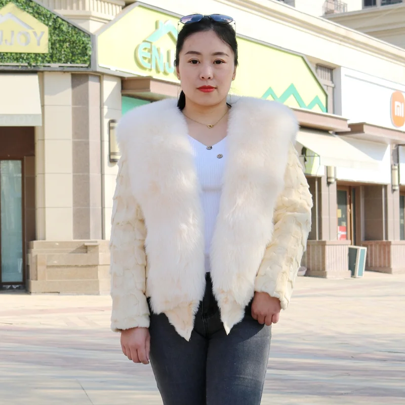 

Women's real mink fur coat in winter 100% natural fur short jacket with big fox fur collar luxury street mink coat mink splicing