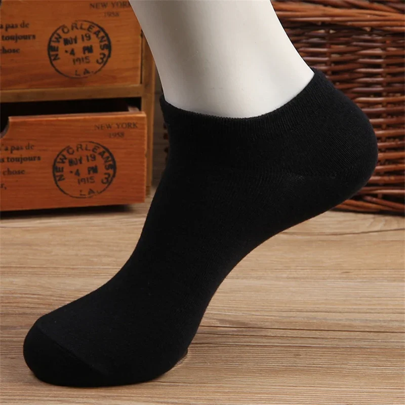 Mrmt 2024 brandneue Herren Boots socken reine Farbe lässig für männliche Männer Socken Polyester Baumwolle Mann kurze Socken