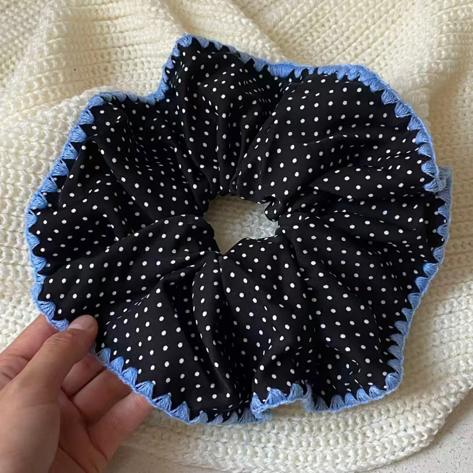 1 Stück Haargummis für Damen, gepunktetes Haar-Accessoire, elastisches Haarband mit Vintage-Blaubesatz, schickes Haargummi mit schwarzen und weißen Punkten für den Alltag