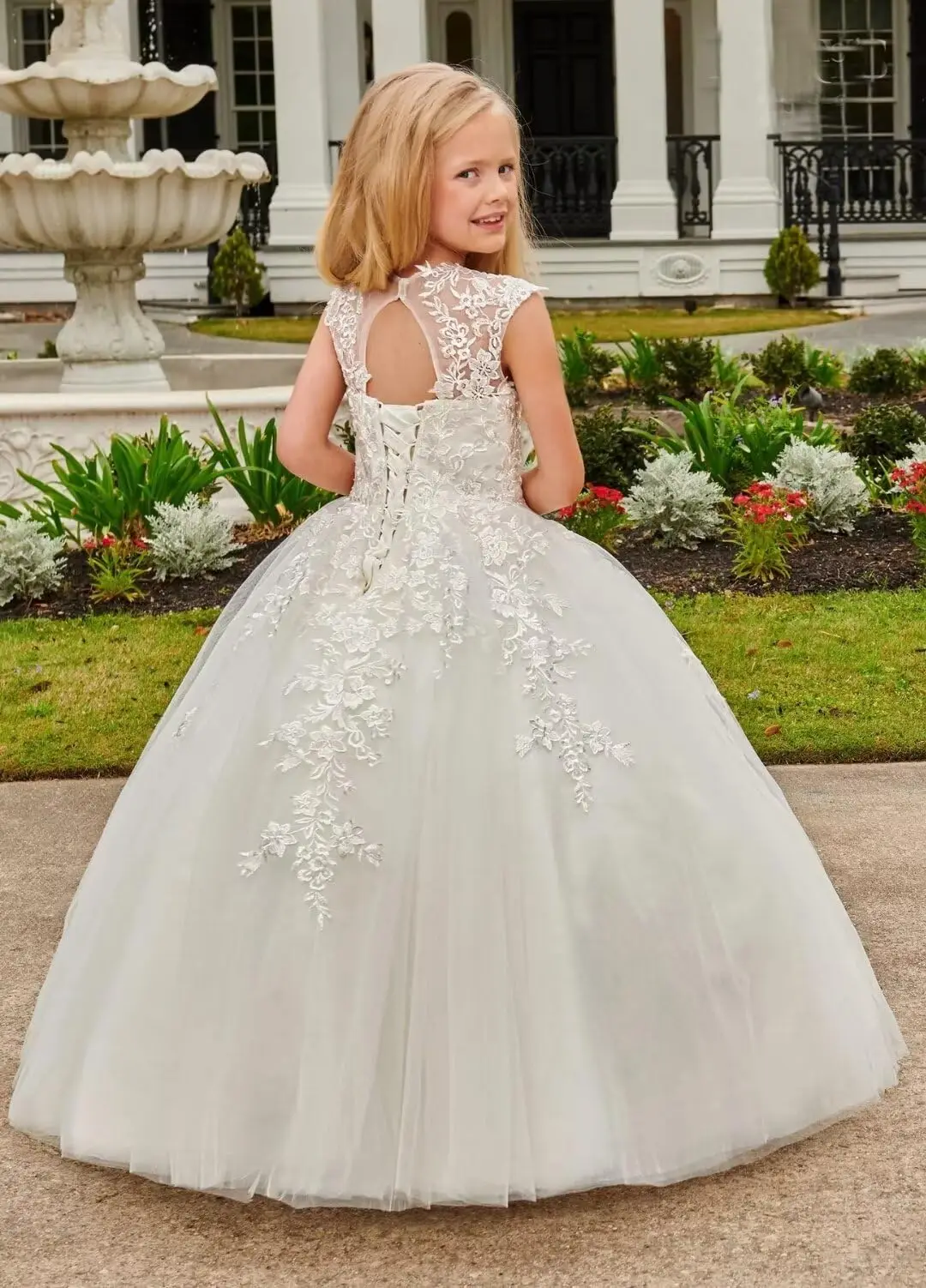 Ivory Flower Girl Dresses for Wedding Lace Appliques Birthday Ball Gown Bespoke Occasion Dresses First Communion Gown Customized