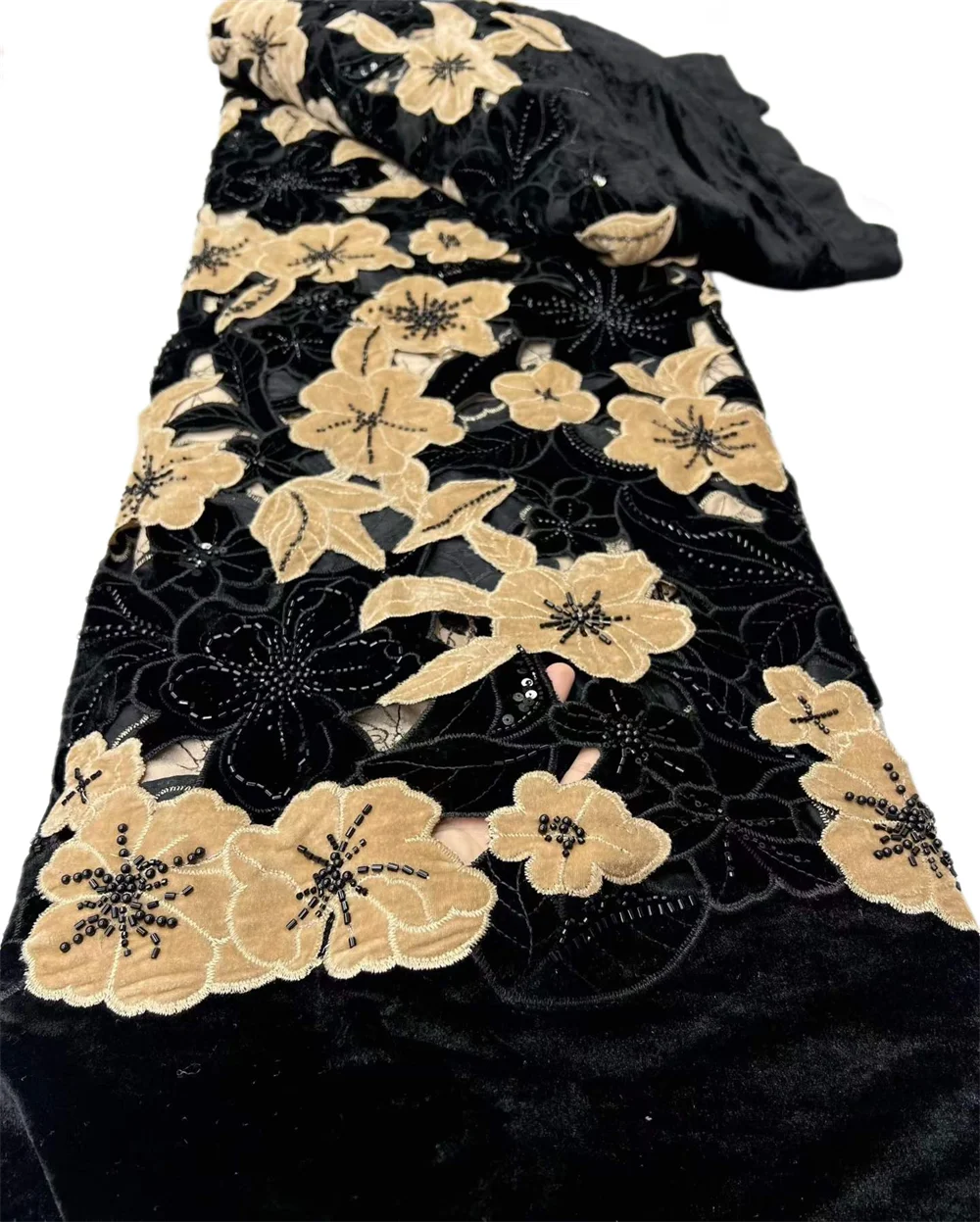 Zwart-witte, luxe, elegante, handgemaakte kant met kralen, tule, fluweel, Nigeriaanse en Franse stijl, met pailletten en borduursels, geschikt voor bruidsmode.