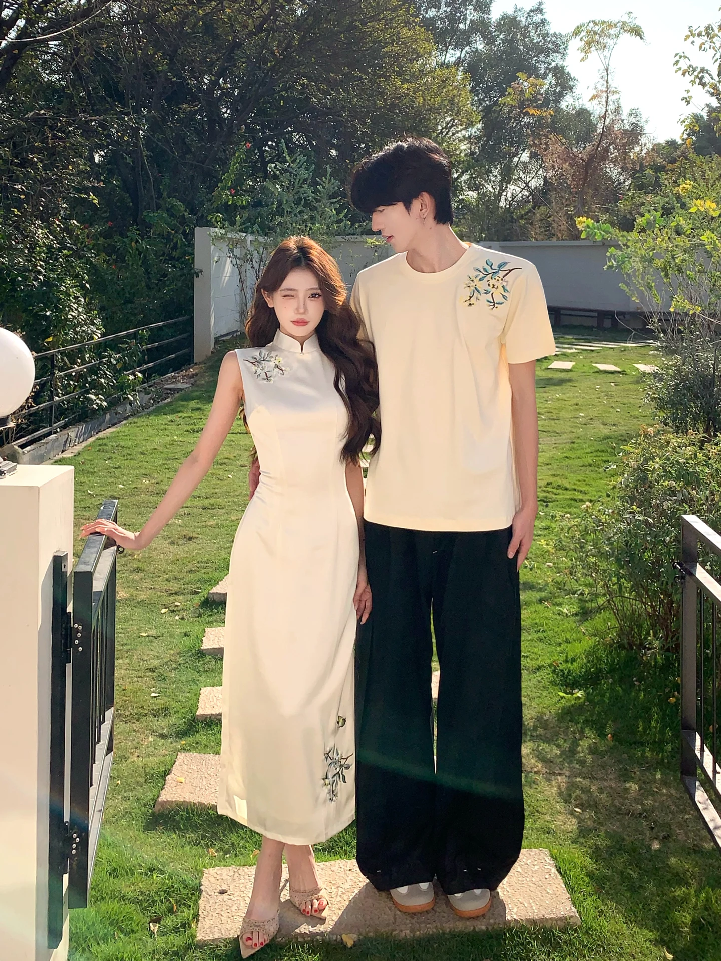 Nova Camiseta de Verão de Estilo Chinês para Casais, Manga Curta, Vestido Tradicional Longo  para Cerimônia de Noivado