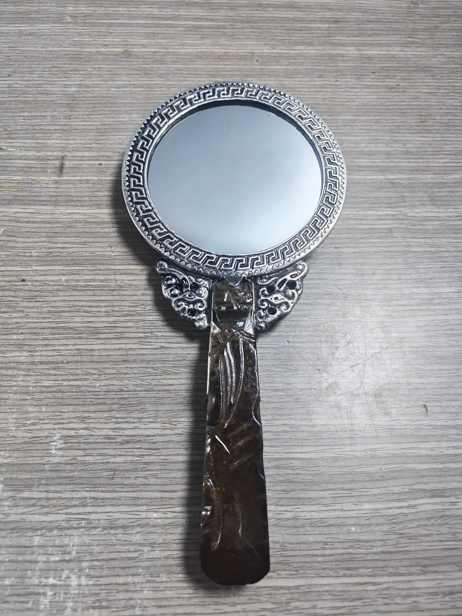 

Ancient-style silver-hidden vintage portable home hand mirror ornament from China