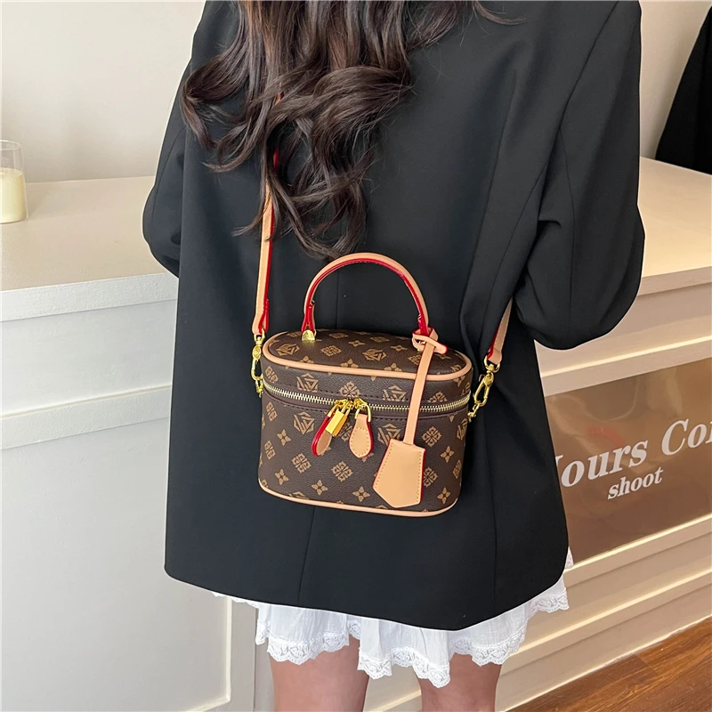 

Elegant Women's Leather Classic Fashion Designer Shoulder Tote Bag Luxury Crossbody Handbag For Daily Chic Looks