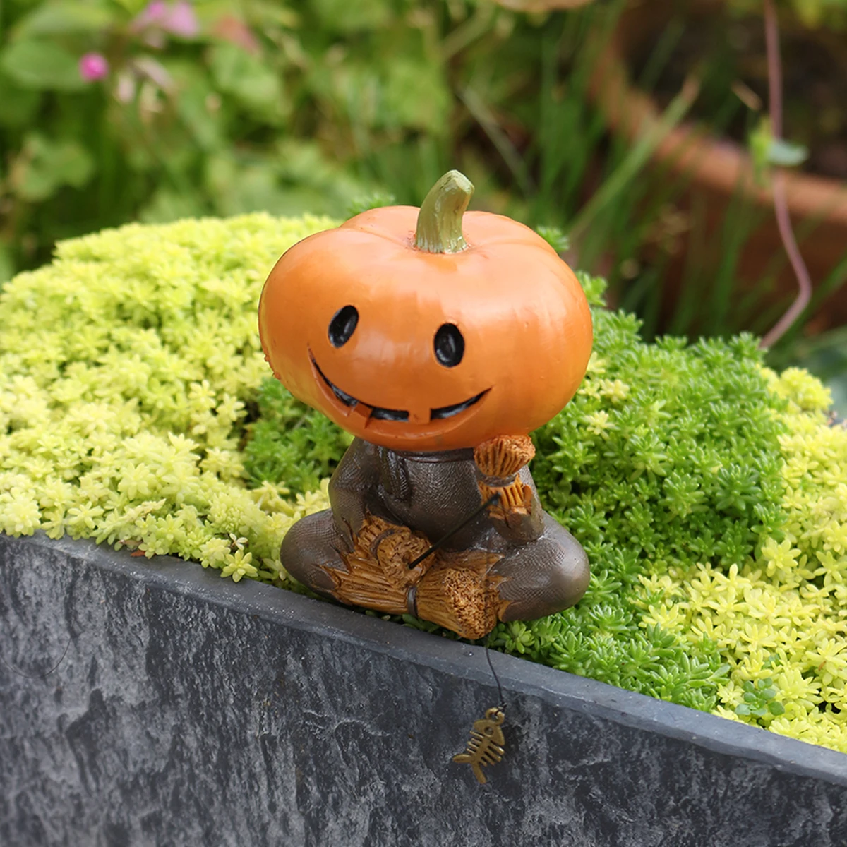

Resin pumpkin headed scarecrow fishing, Halloween statue decoration, suitable for courtyards, gardens, lawns, bonsai, fish tanks