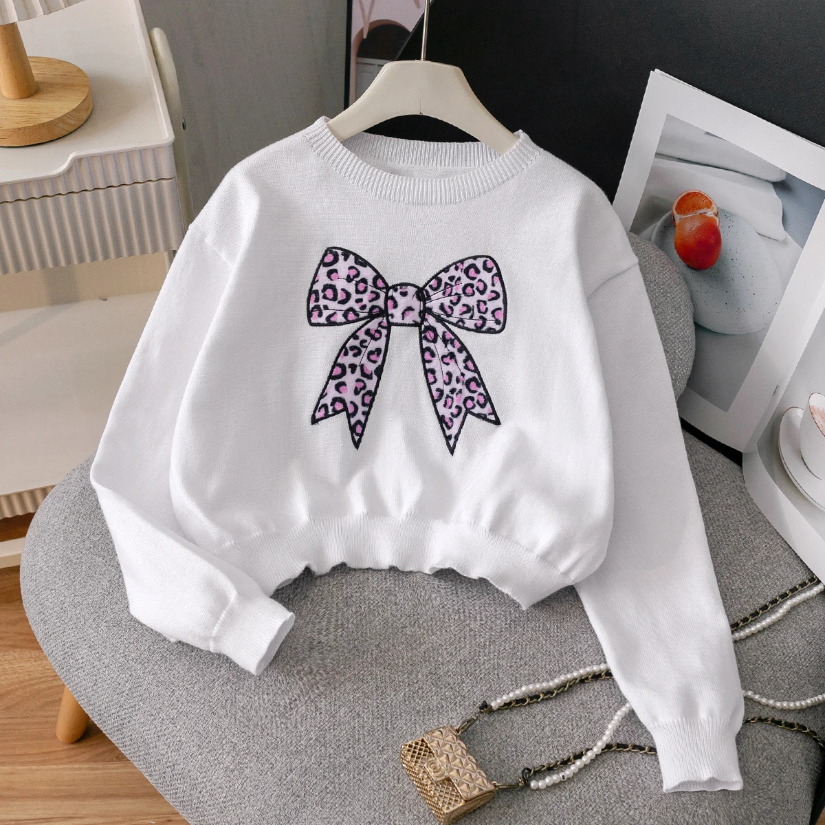 

Girl's cute leopard print bow short sweater knitted pullover suitable for daily vacation in spring, autumn, and winter