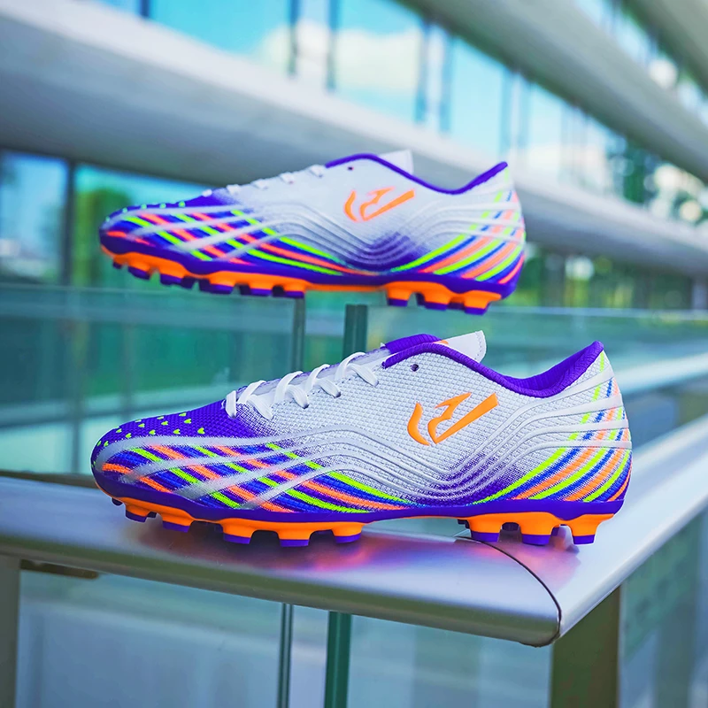 

A pair of children's four-season leather football shoes with long studs, wear-resistant football shoes, sizes 34-46，HXH-1997