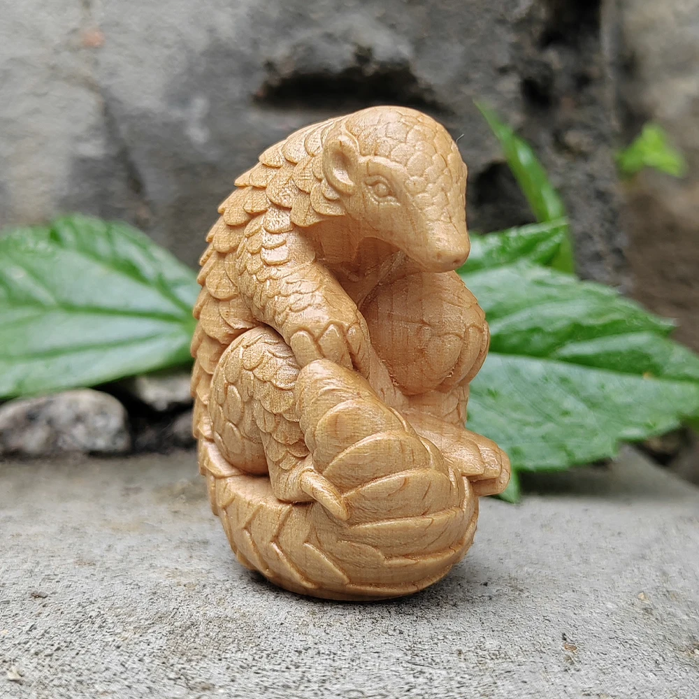 Wooden Carved Pangolin Figurine Ornament, Hand-Carved, Animal Theme, Suitable for Halloween Decorations, Holiday Decorations, Indoor Decorations, Home Decor, Fireplace, Back-To-School Season Gifts, Birthday Gifts