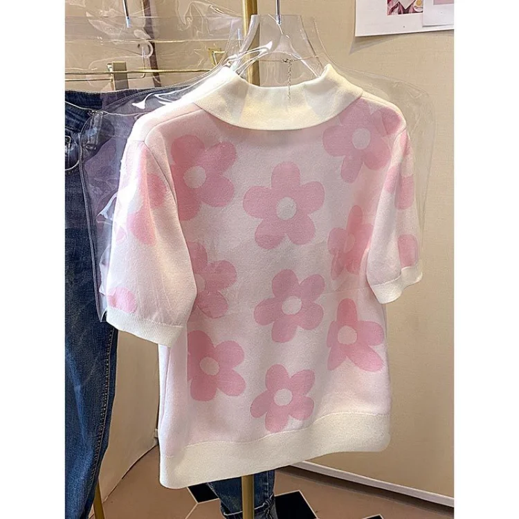 

Футболка женская трикотажная тонкая с коротким рукавом и цветочным принтом