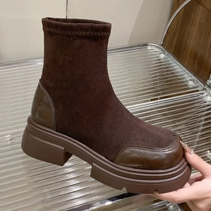 2025 nieuwe dames bruin suède enkellaarsjes met dikke zool mode campusstijl vrouwelijke herfst winter platform rubberen cowboylaarzen
