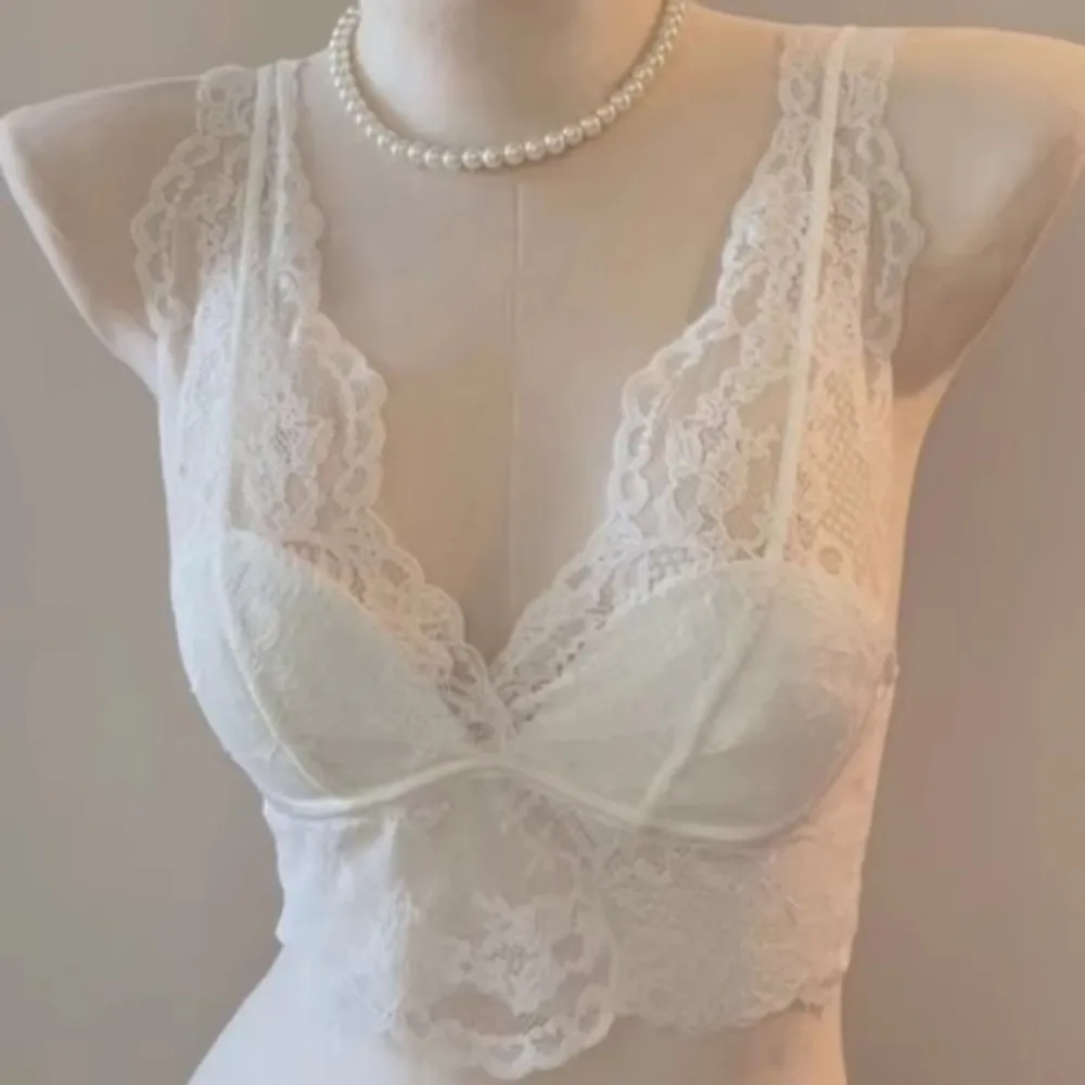 New White Lace Bras No Steel Ring Deep V Neck Wire Free Bra Gathered Design Padded Camisole for Everyday Wear