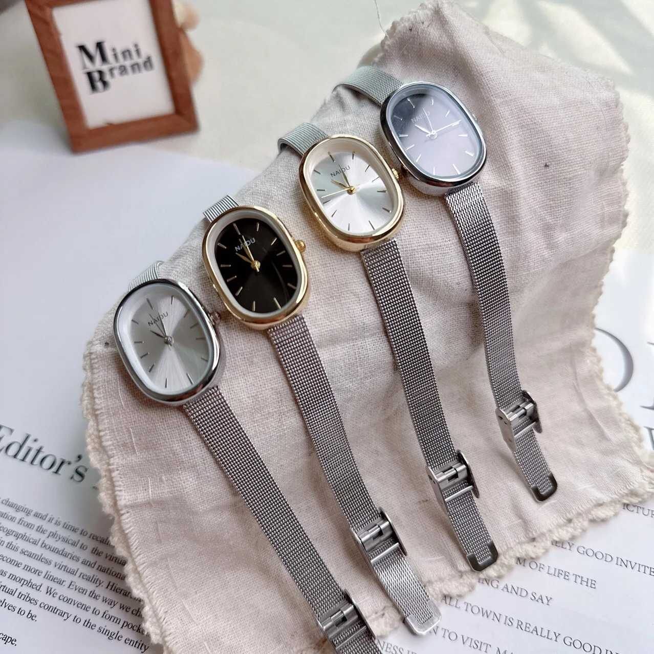 Hot Sale Oval Ladies Watches For Women Girl Simple Folding Buckle Alloy Watchband Female Quartz Minimalist Wristwatches