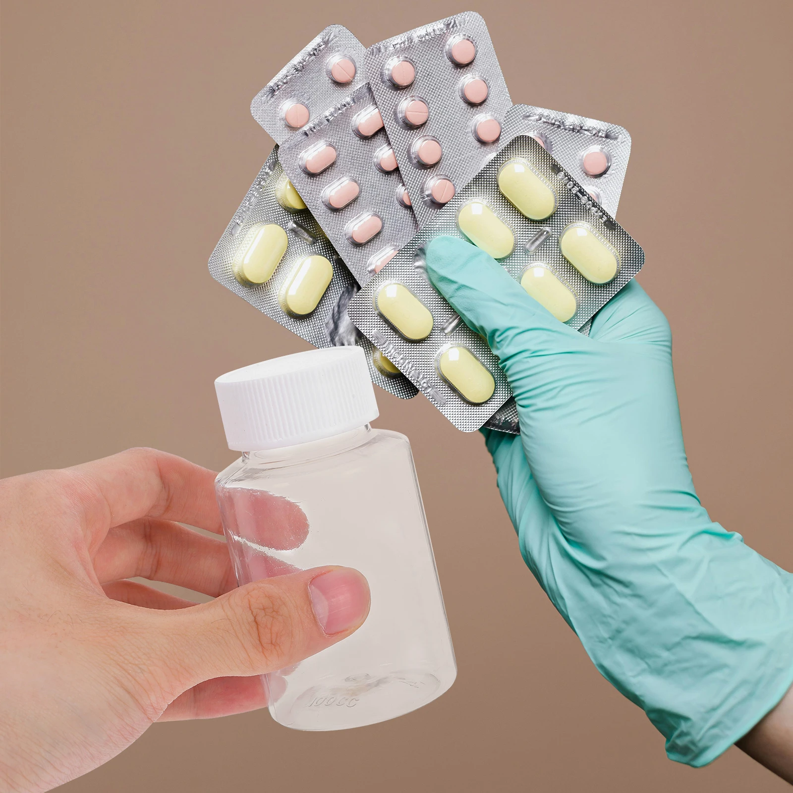 

12pcs 100ml Storage Bottles Refillable Travel Containers Portable Liquid Medicine Empty Plastic Small Bottles With Cap