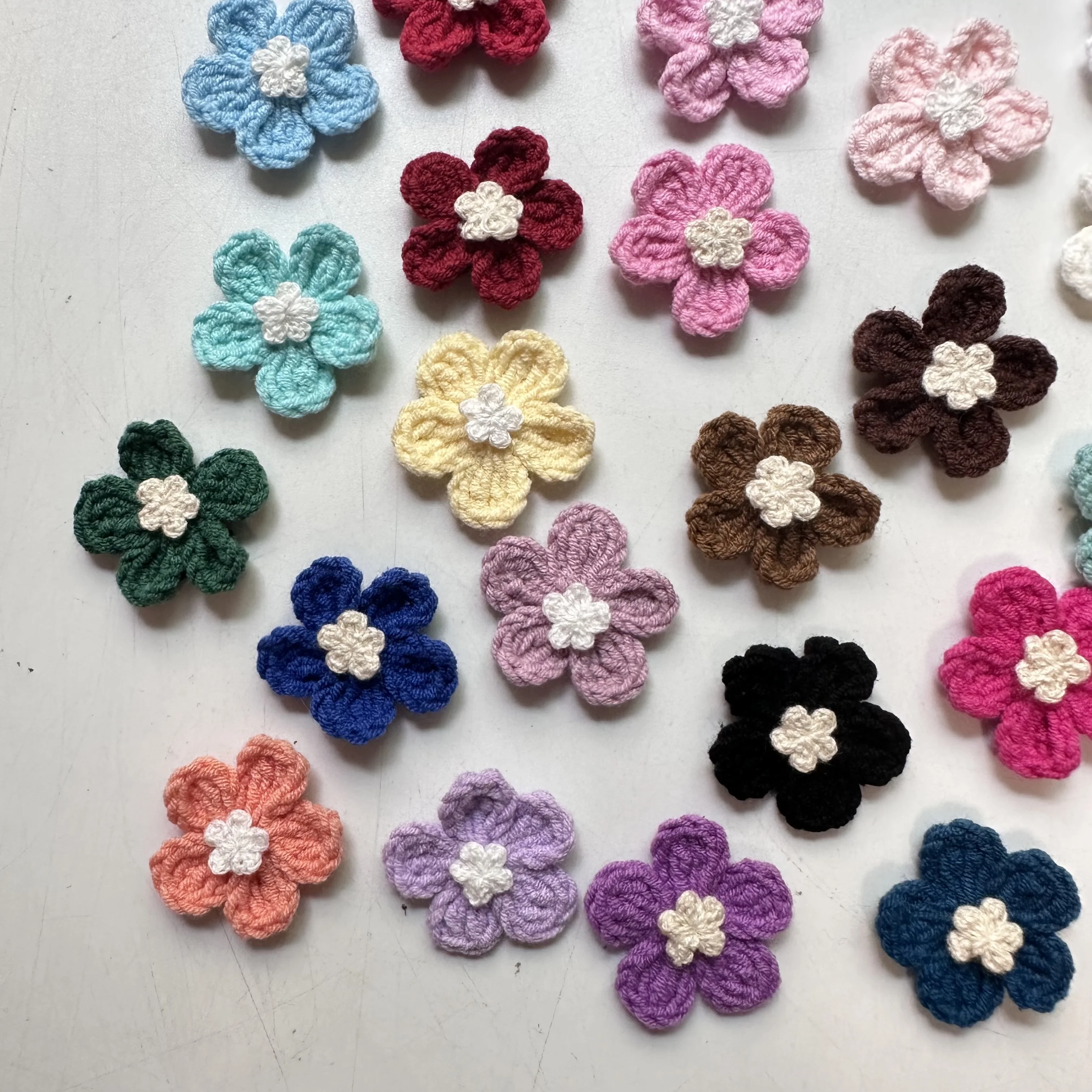 10PCS Colorfull Handmade Cotton Crochet Flowers 3.2CM DIY 3D Craft Knitted Fabric Flower Applique Clothes Decoration Axxessories