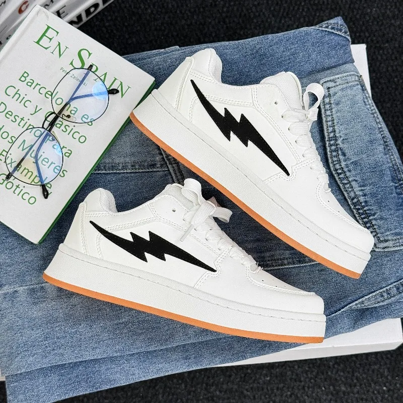 Novos tênis de pão de casal elegantes e modernos