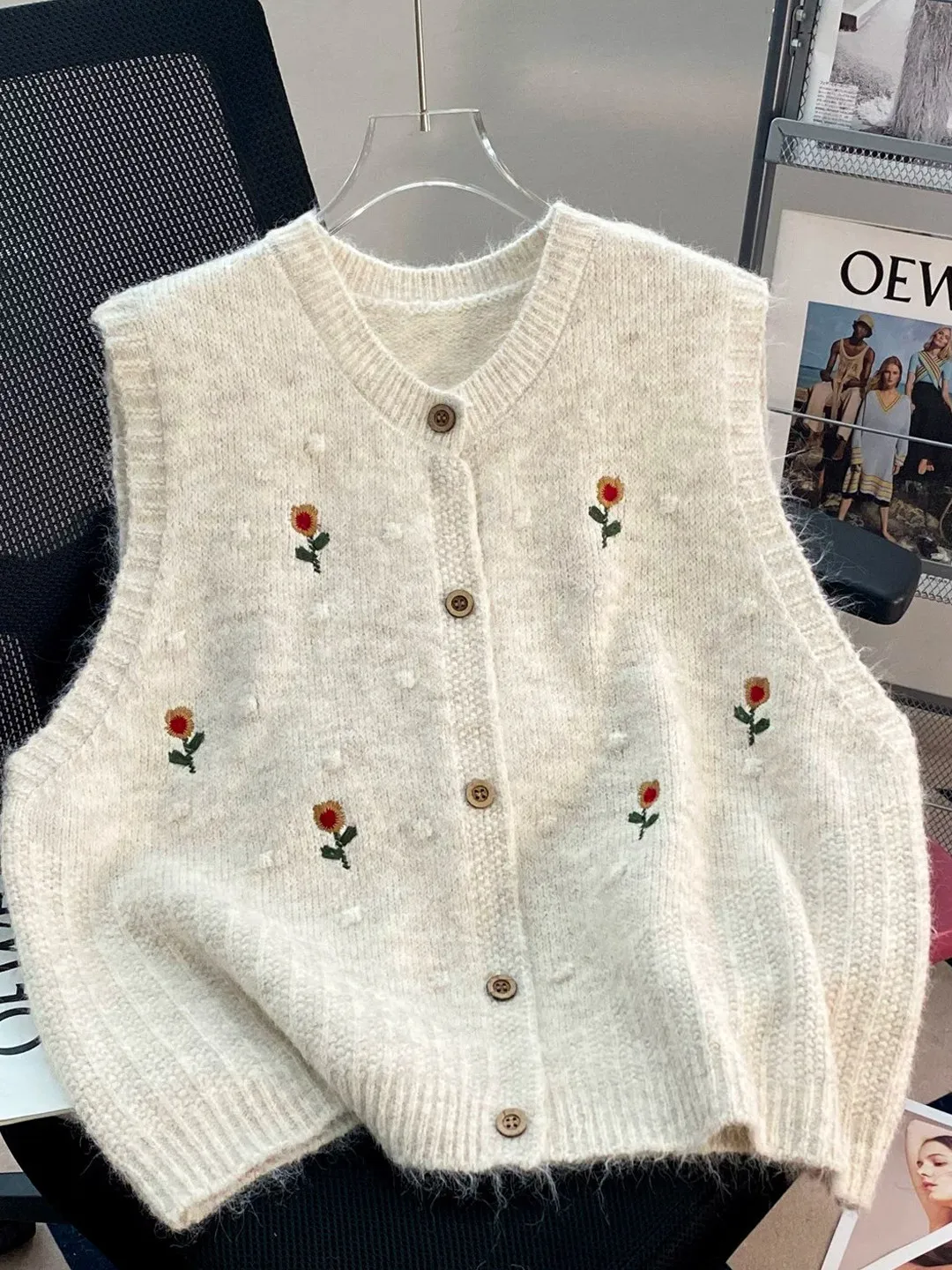 Soft Knitted Embroidered Vest Top Women's Spring Autumn Loose Fit Sleeveless Slimming Versatile round Neck Single Button Closure