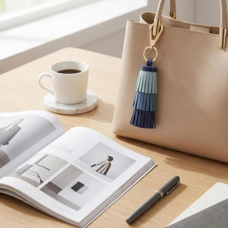 Handgefertigte Bohemian-Lederquaste - Luxuriös dicke Fransen mit großem Metallring für Taschen & Schlüssel, perfekt als Geschenk – Detail 4