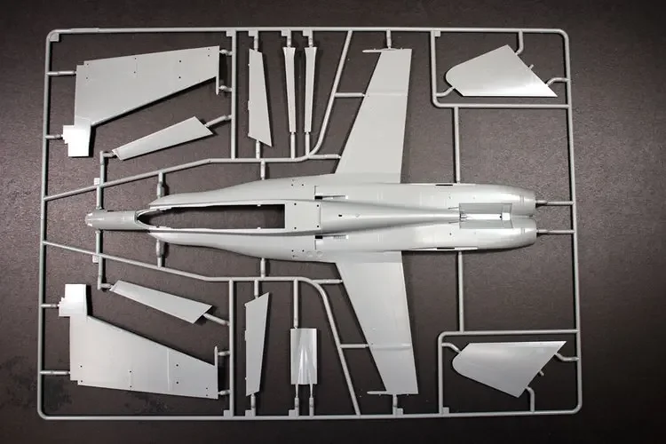 KINETIC K48031 1/48 "U.S. Navy" F/A-18C - ชุดโมเดลสเกลประกอบ